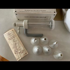 Pampered Chef Easy Accent Decorator